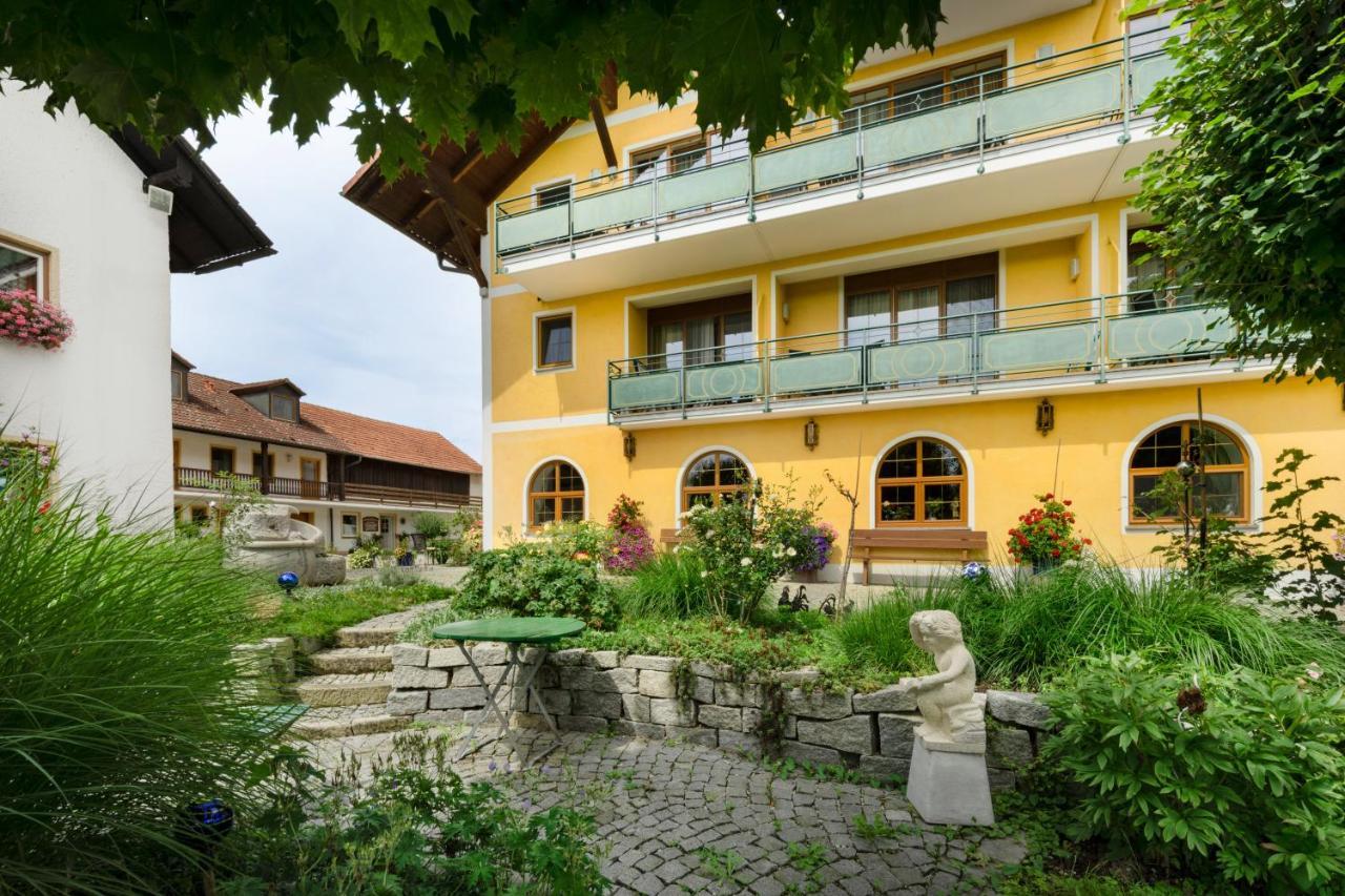 Hotel Preishof Kirchham Exterior photo