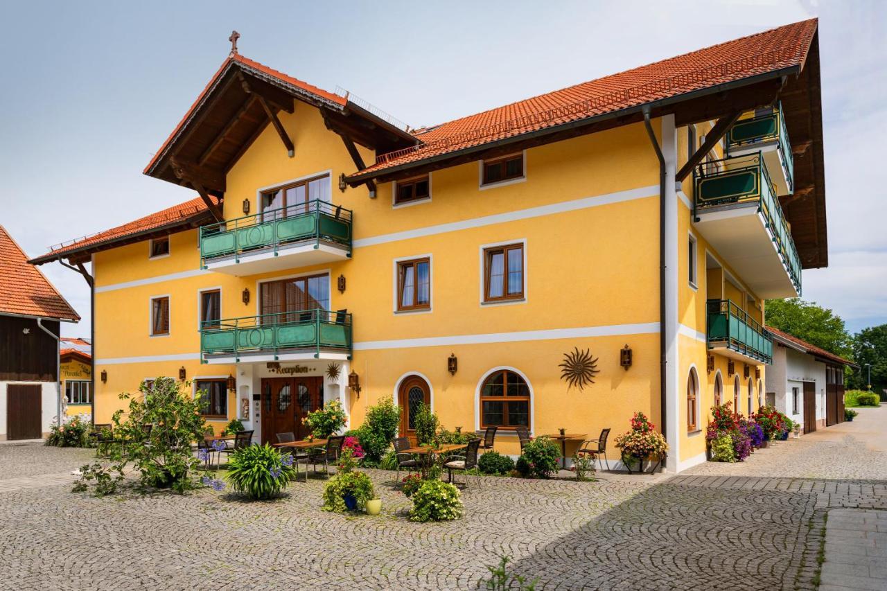 Hotel Preishof Kirchham Exterior photo